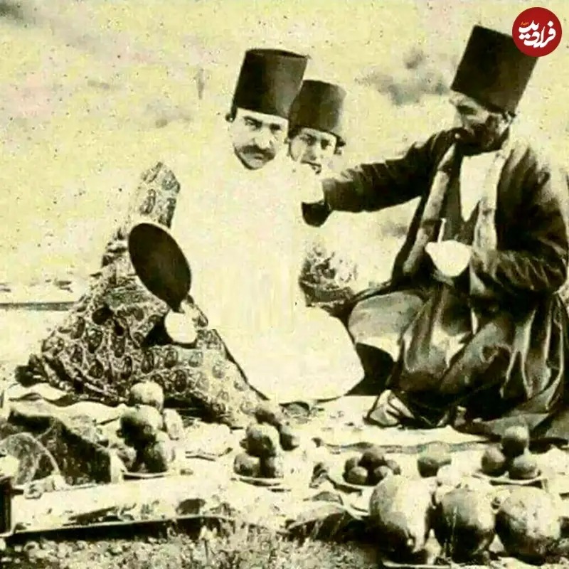 ناصرالدین شاه و آرایشگر مخصوصش حاج حیدر در شکارگاه